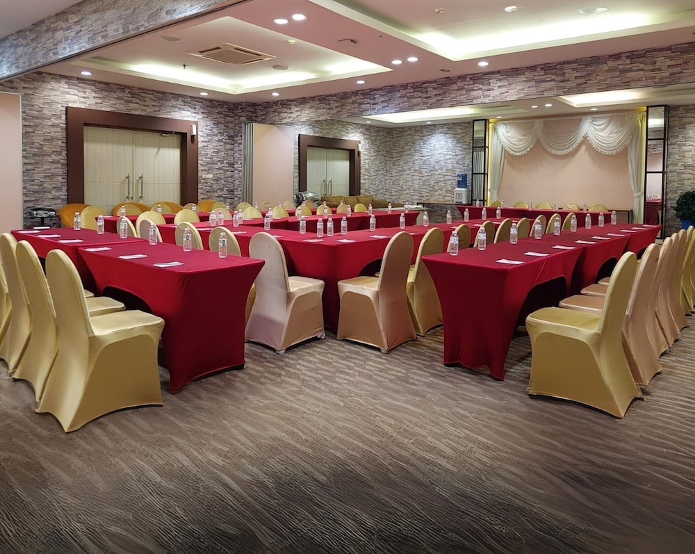 D'Bamboo Suites 49/58