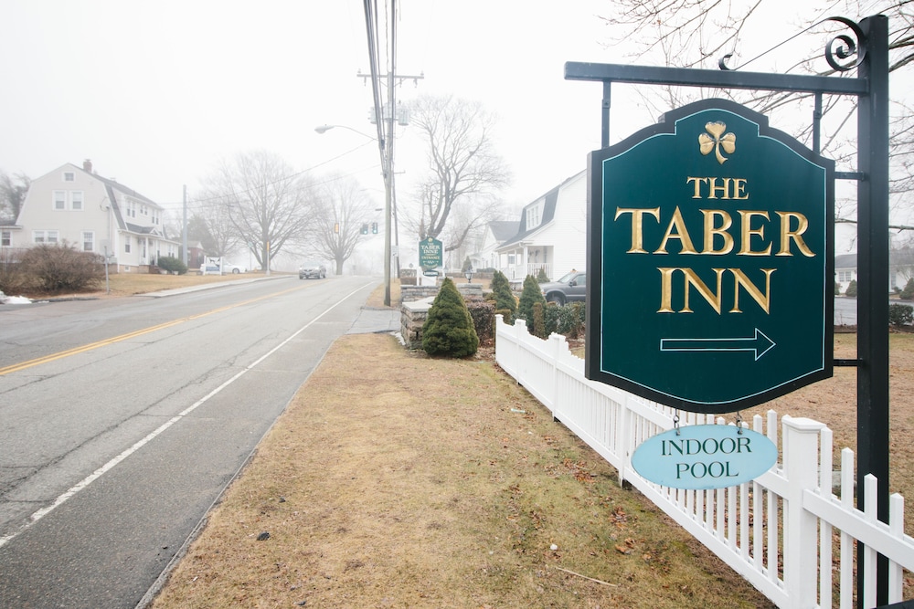 The Taber Inne Suites 3/55