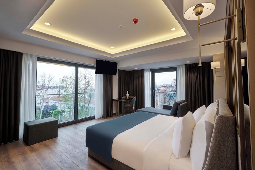 Ciragan Hotel Bosphorus Istanbul 32/68