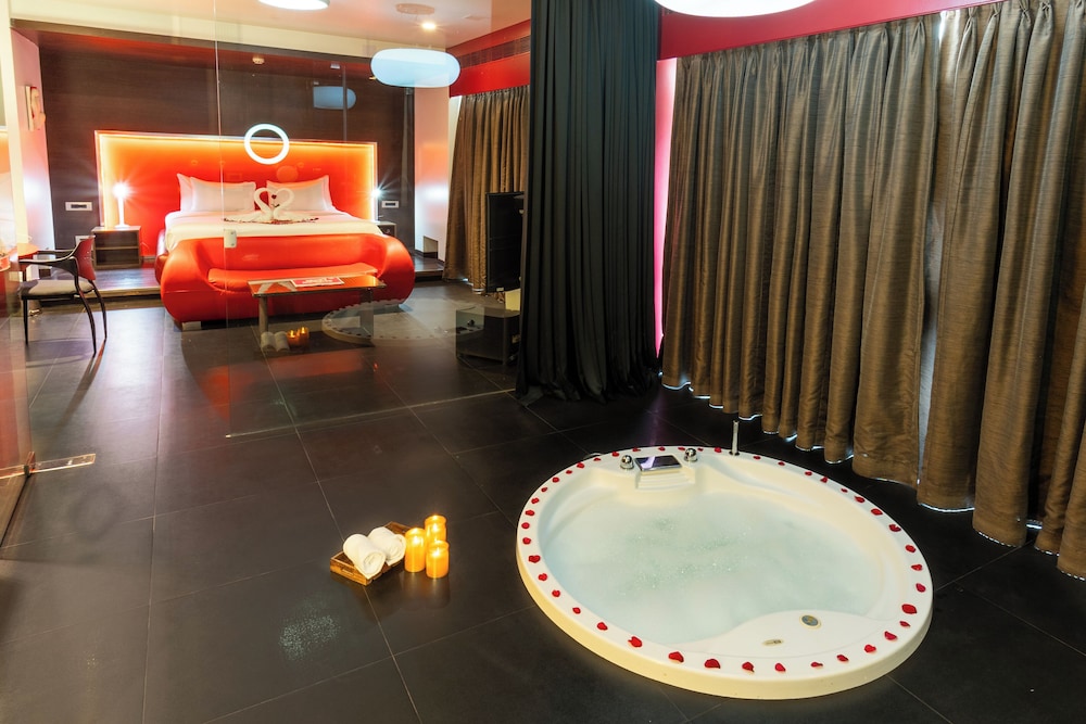 Fahrenheit Hotel 23/50
