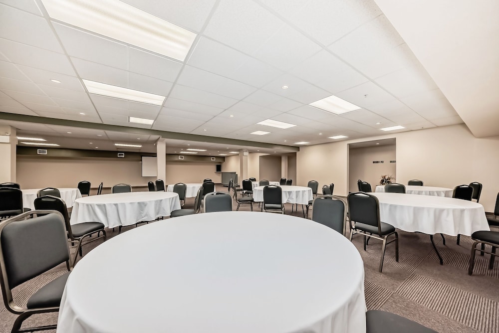 Grande Cache Inn and Suites 37/46