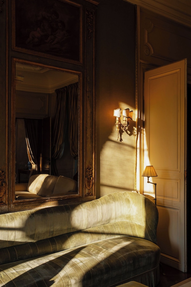 CHATEAU DE BRIOTTIERES 24/48