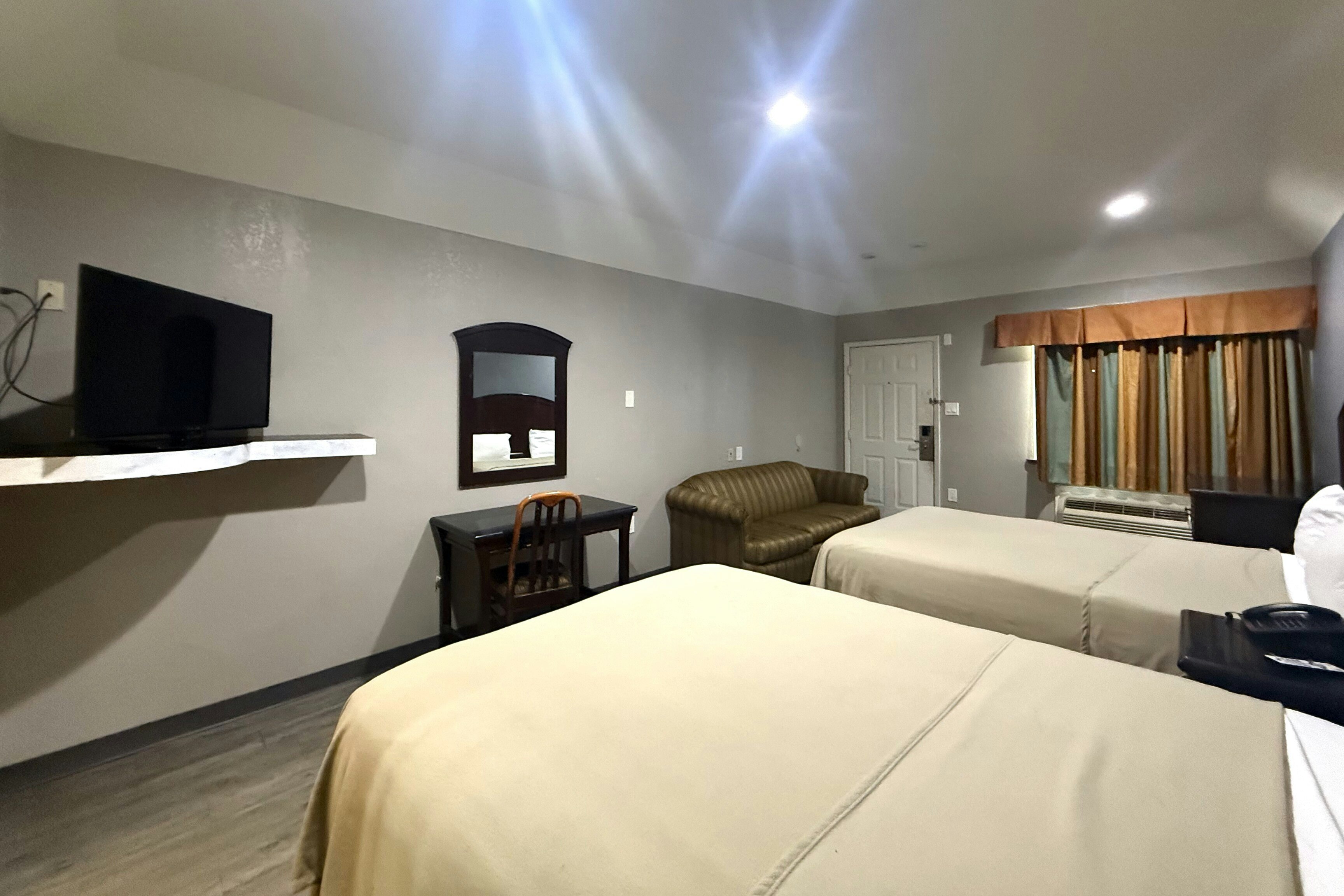 2 Queen Beds Non-Smoking