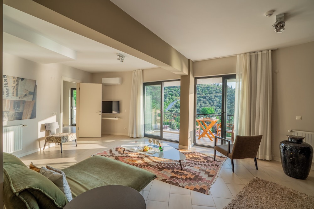 Med Inn Boutique Hotel 36/56