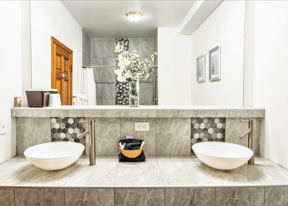 JC Suites 33/43