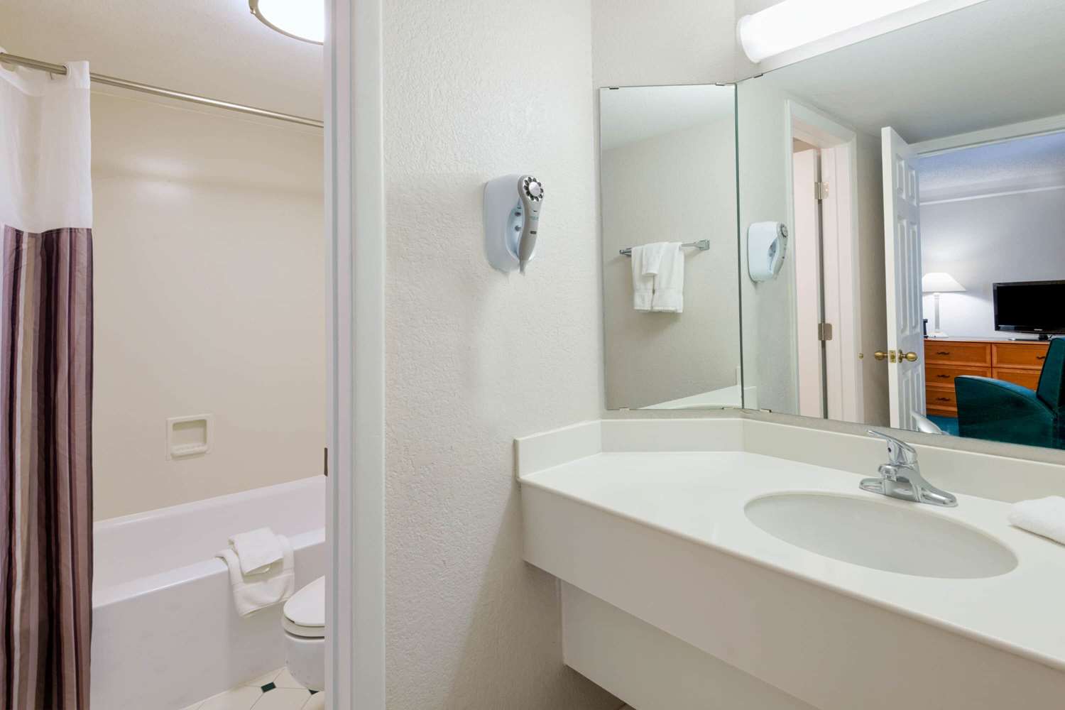 La Quinta Inn Farmington 43/44