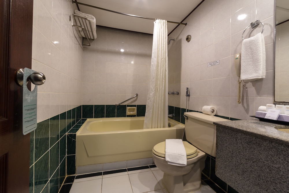 Berjaya Makati Hotel 72/72
