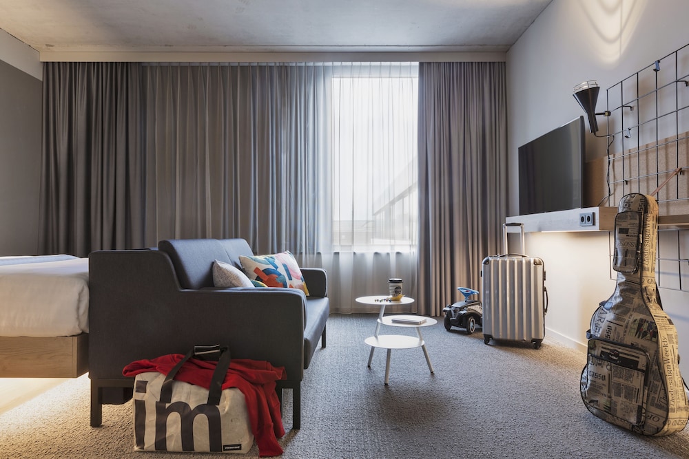 MOXY FRANKFURT CITY CENTER 24/45