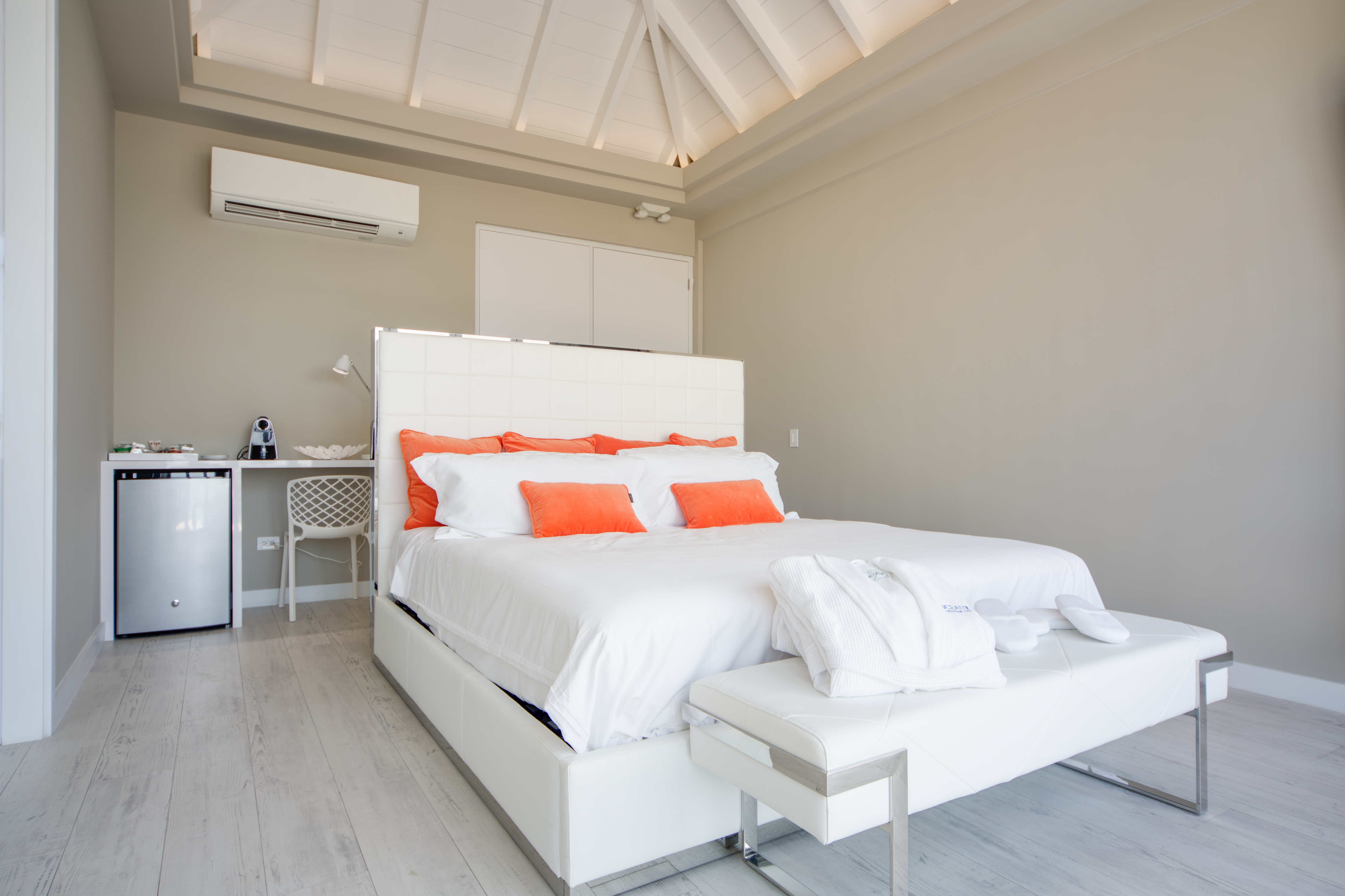 Master, King Bed, Ocean View, Private Infinity Pool, Den