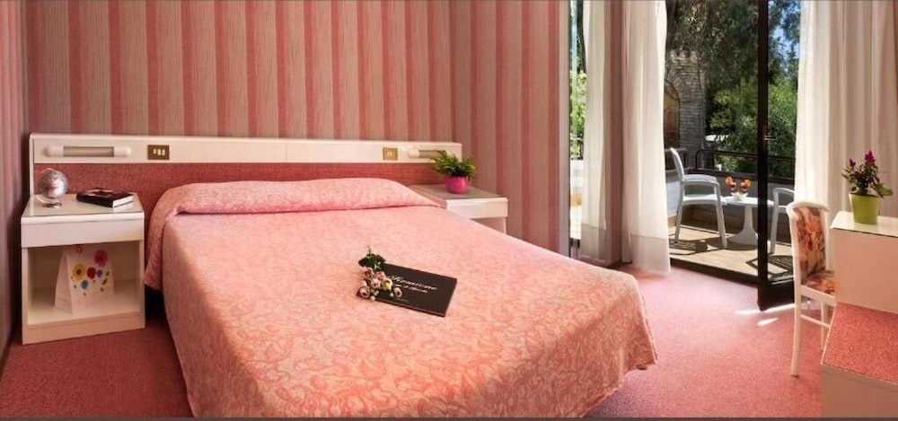 Hotel Desiree 14/67