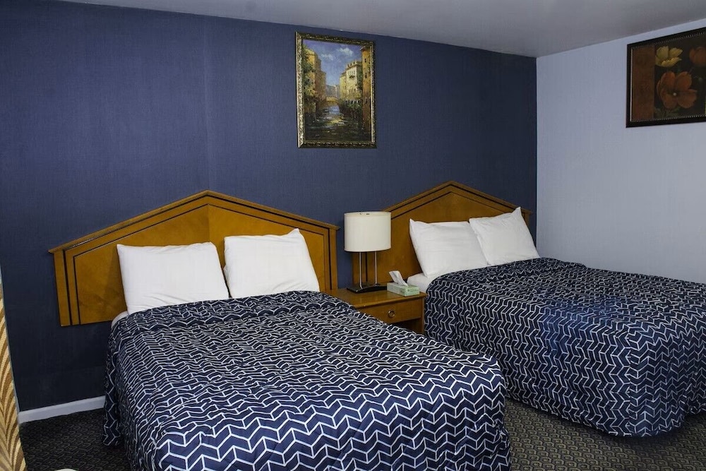Room at At 9 Motel Near Freehold I-195, Beaver - WV
