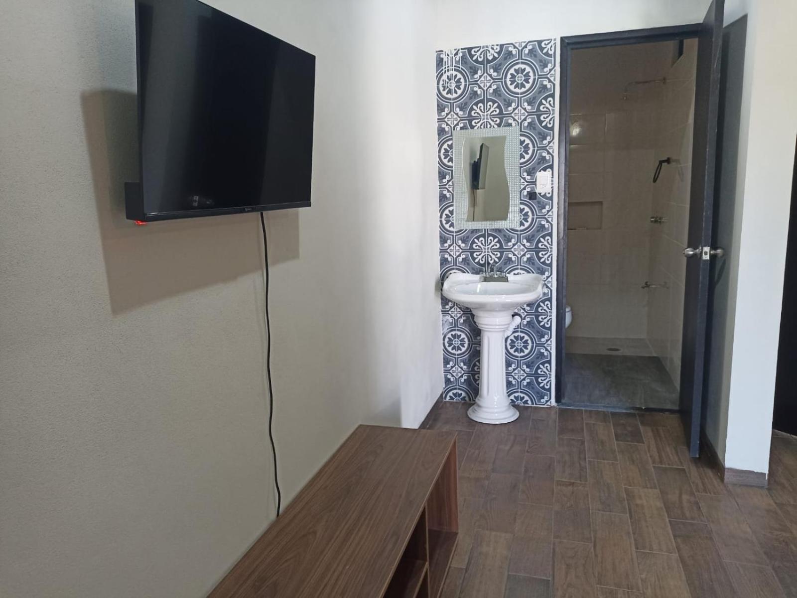 Hostal 230 25/38