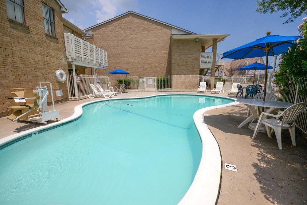 Motel6 Baytown, TX - Baytown East 7/63