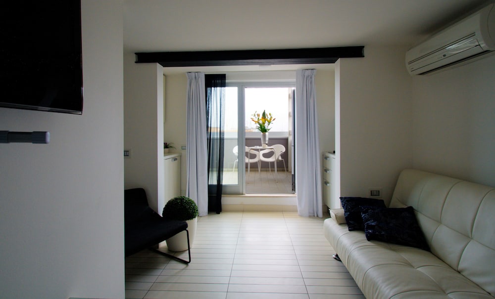 Q Hotel 33/50