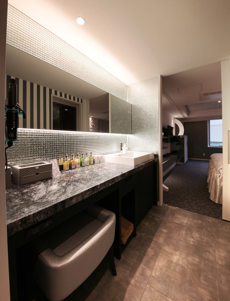 N Hotel 54/58