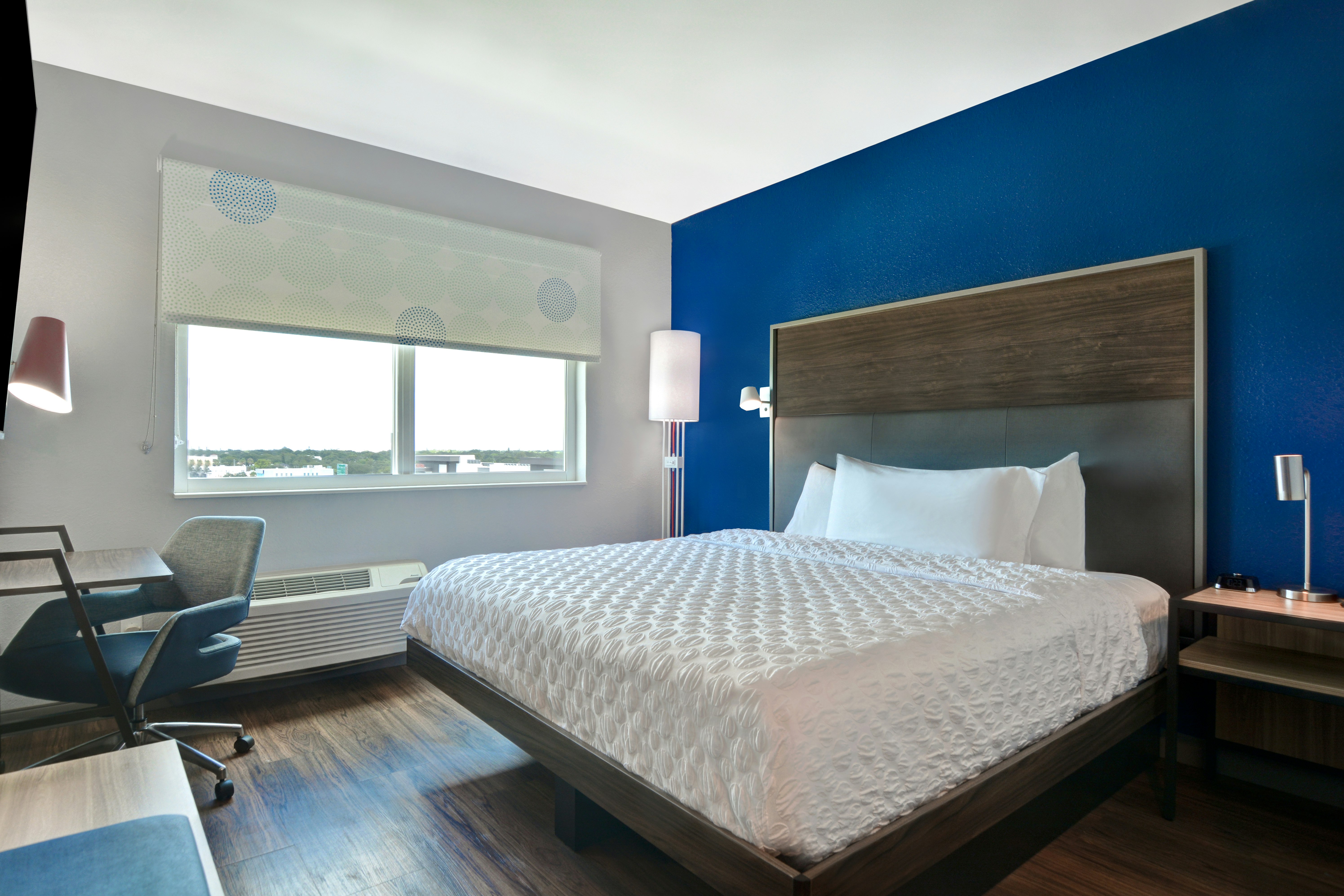 ROOM, KING BED, ACCESSIBLE