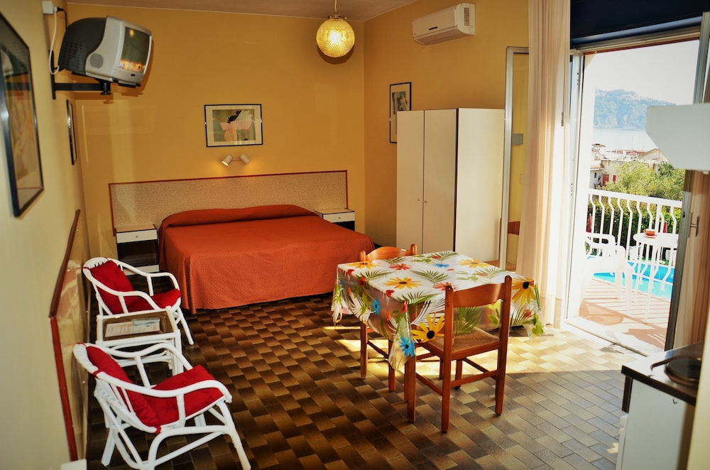 Residence Villa Giardini 56/66