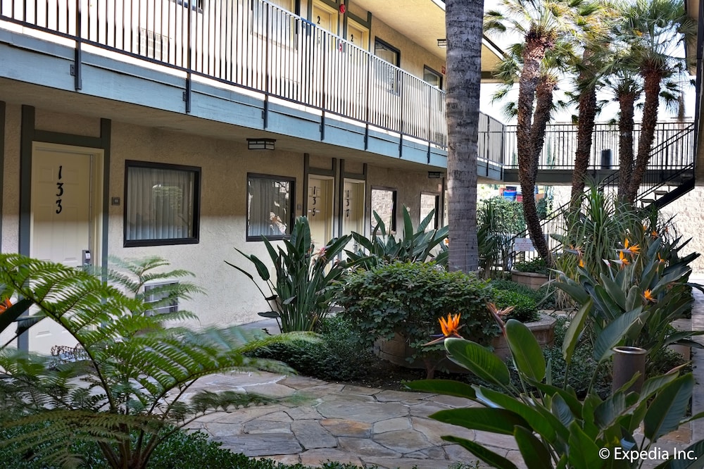 Lemon Heights Inn 12/58