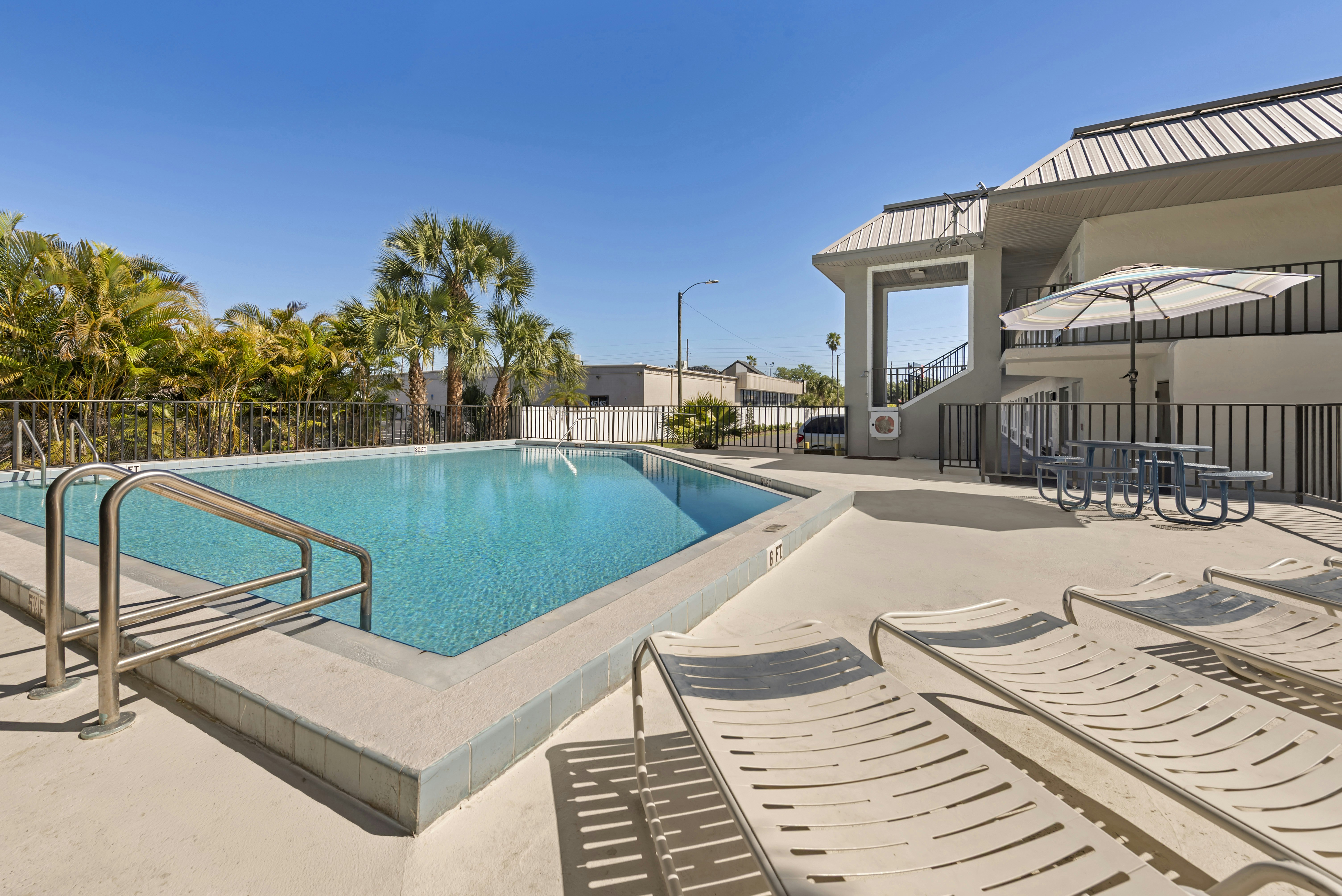 Red Roof Inn Kissimmee, FL 36/37