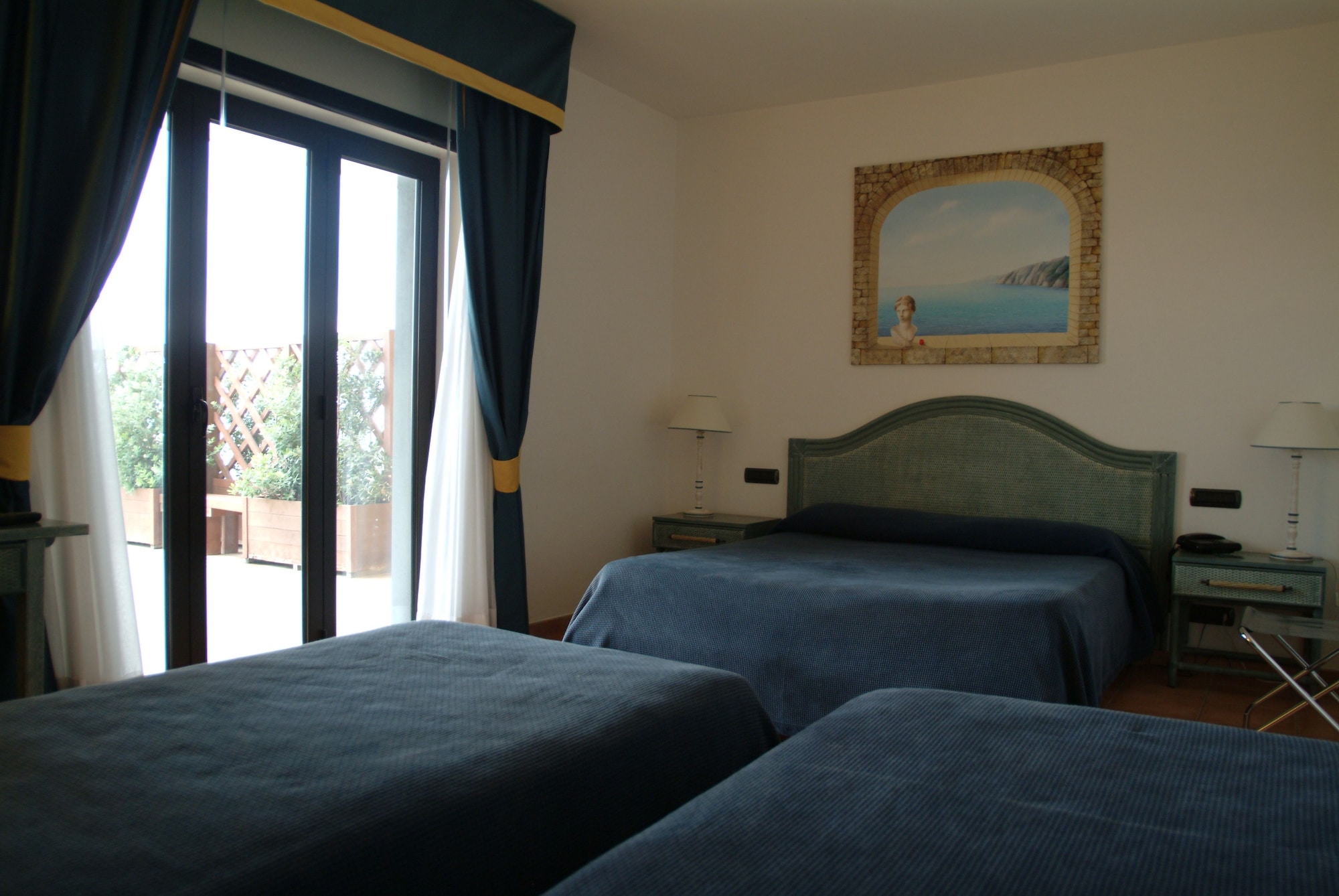ROOM, QUADRUPLE
