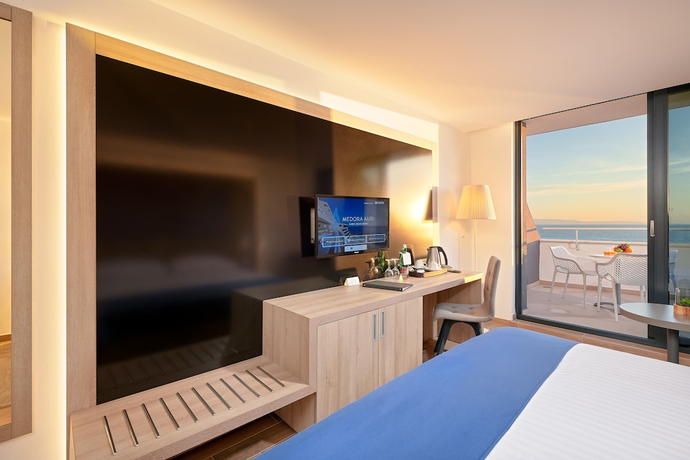 Medora Auri Family Beach Hotel 14/68