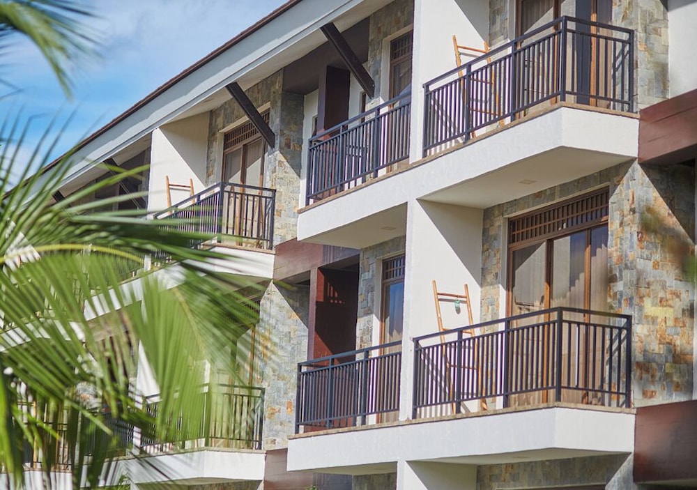 Tag Resort Coron 6/81