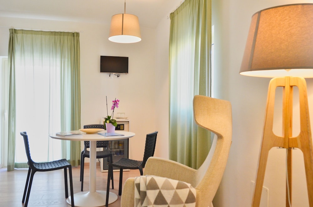 Petit Hotel 29/50