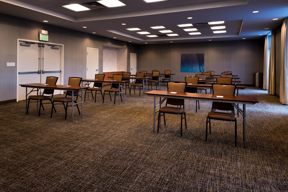 Springhill Suites Pittsburgh Southside Works 30/33