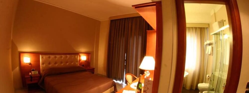 Hotel Luxor 11/28