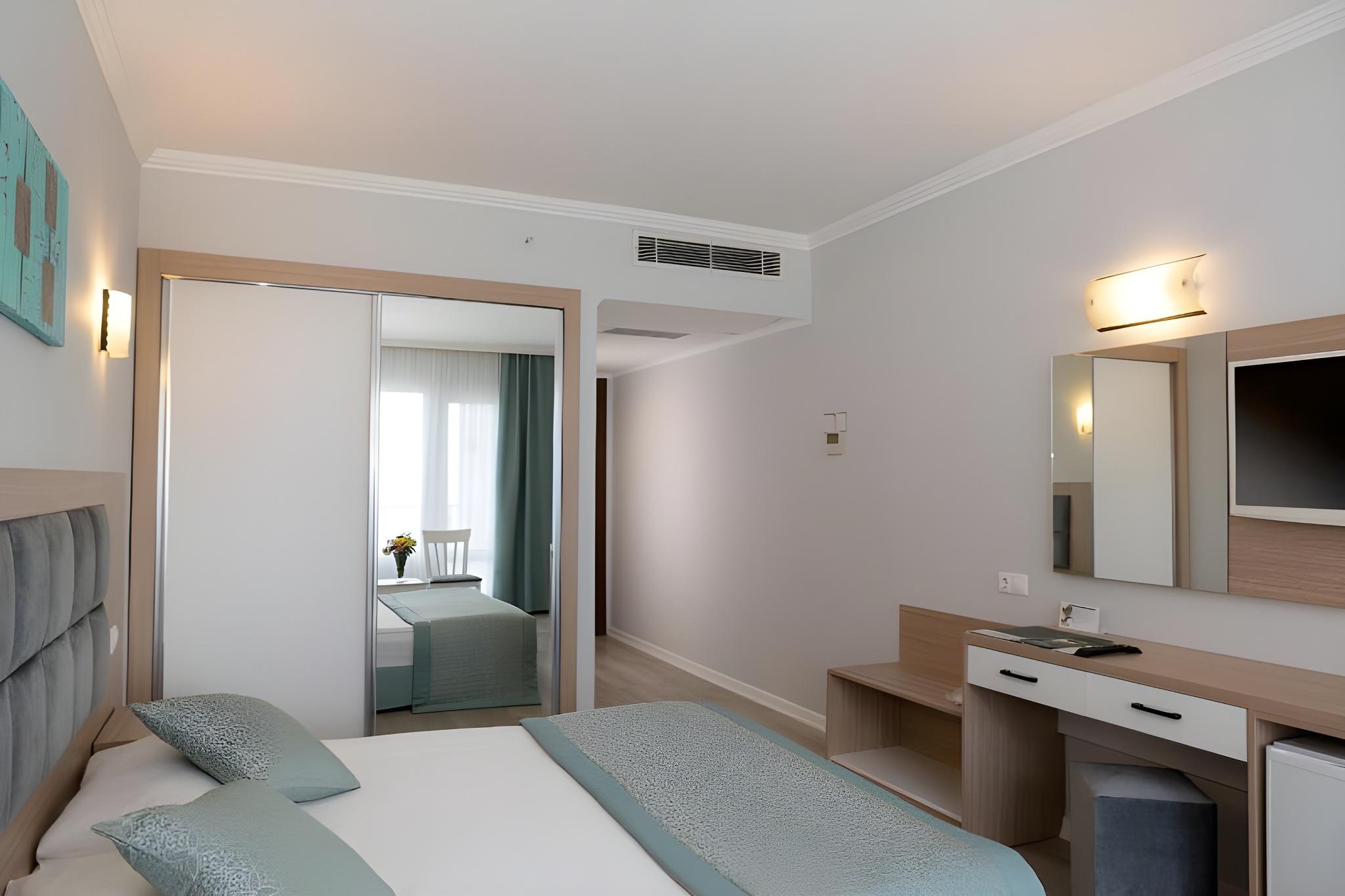 Economy, No Balcony