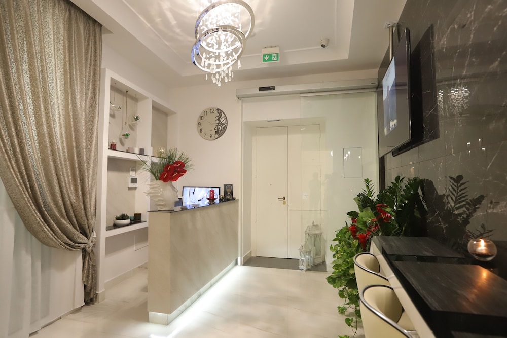 Mecla Suites 3/19