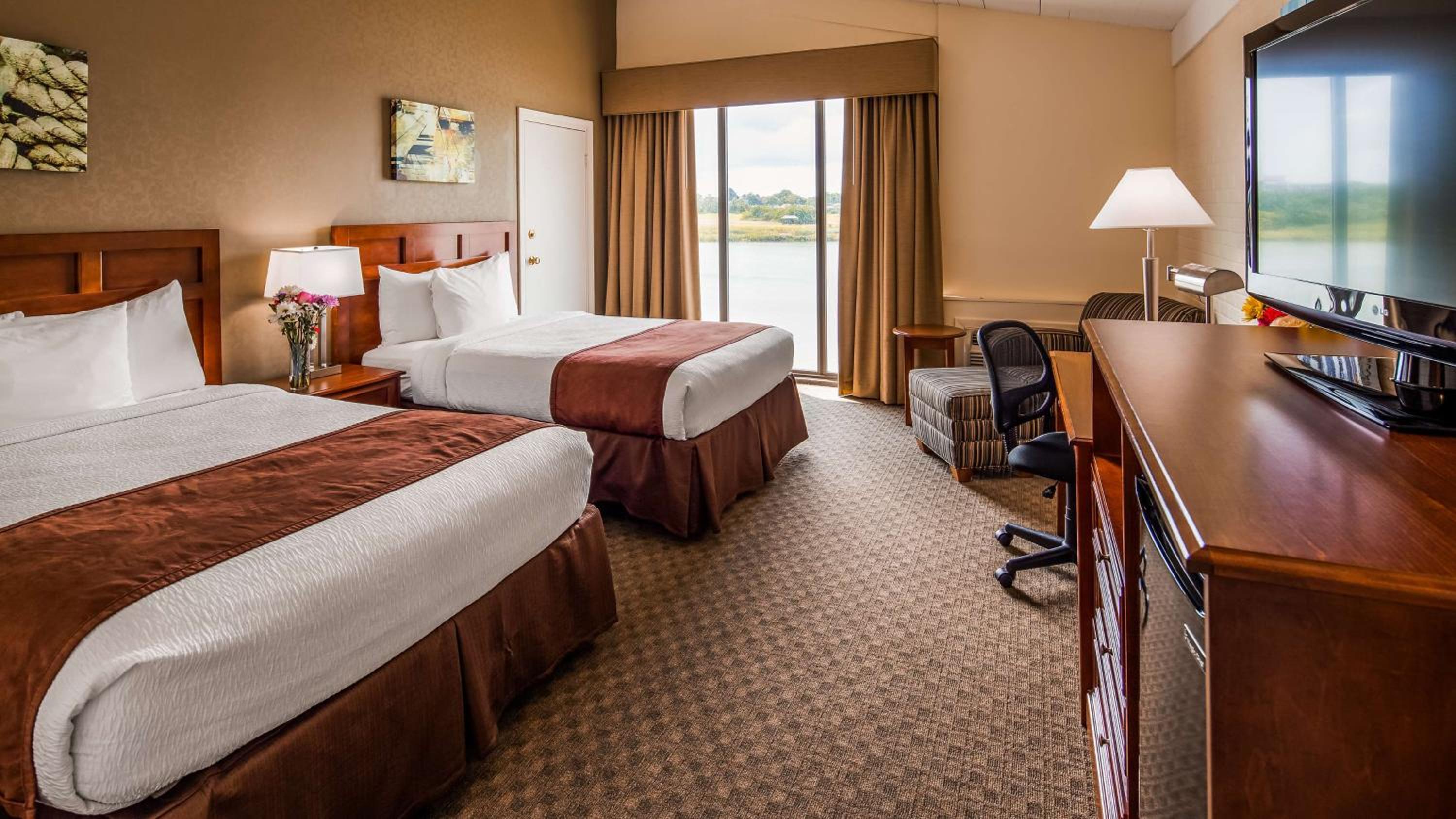 Room - 2 Queen, Water View، Best Western Adams Inn Quincy-Boston 2/6