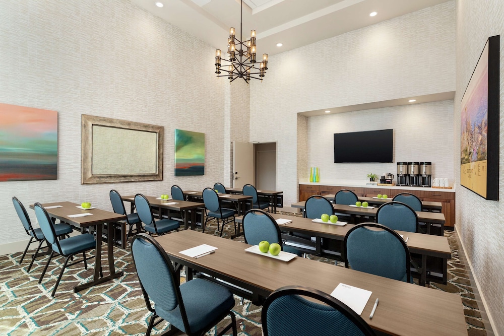 Hilton Garden Inn Seattle Airport 36/43