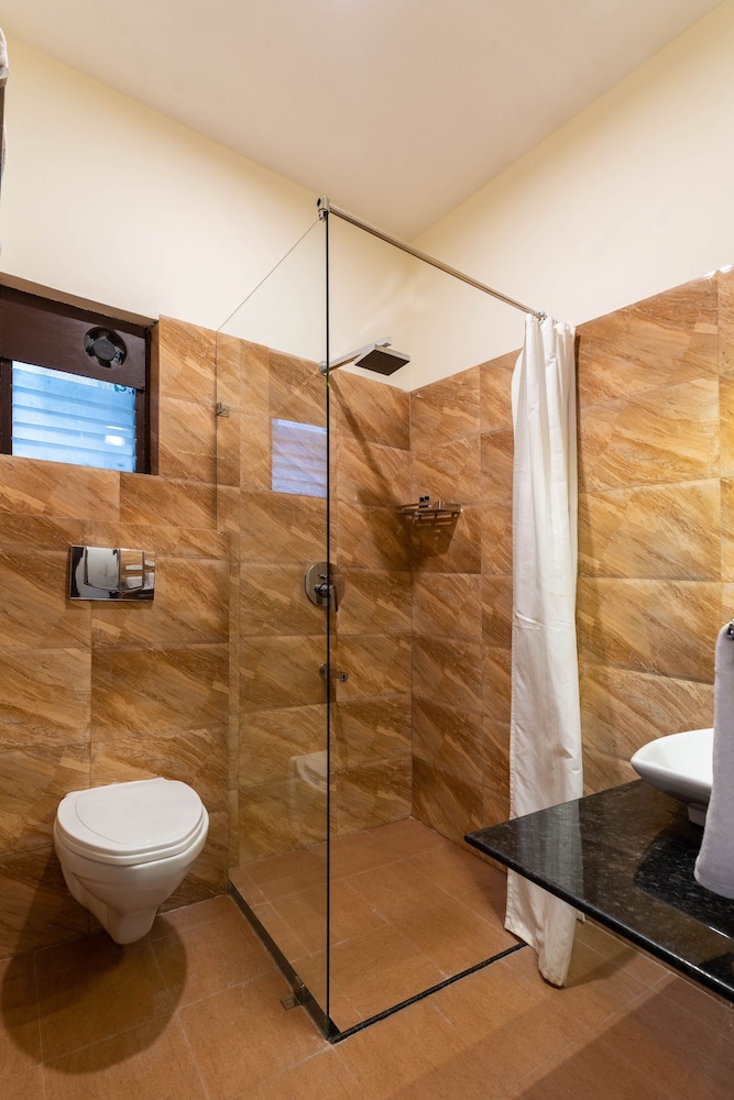 Hotel Sarovar 49/50