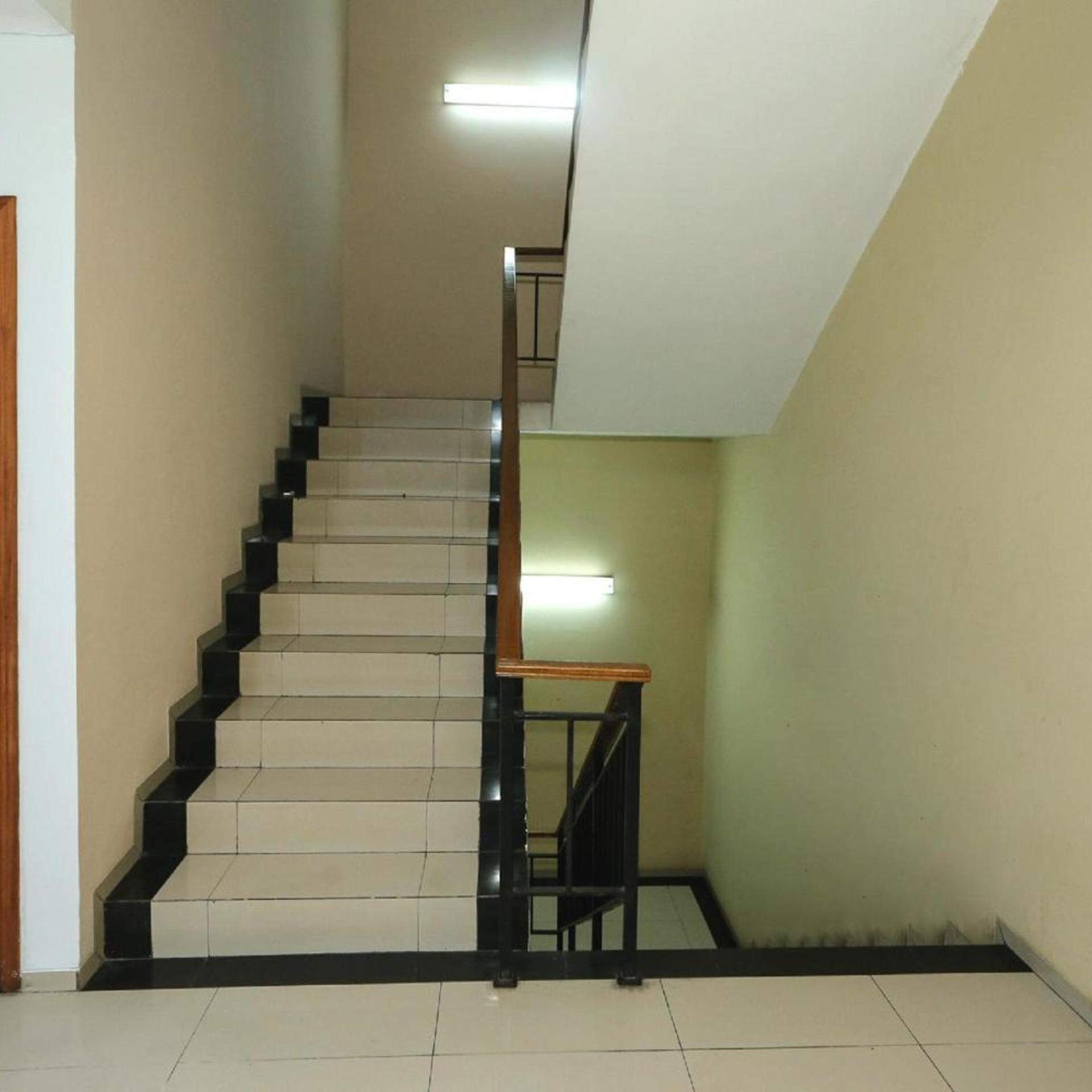 Super OYO Townhouse OAK Hotel Fiducia Pondok Gede photo2