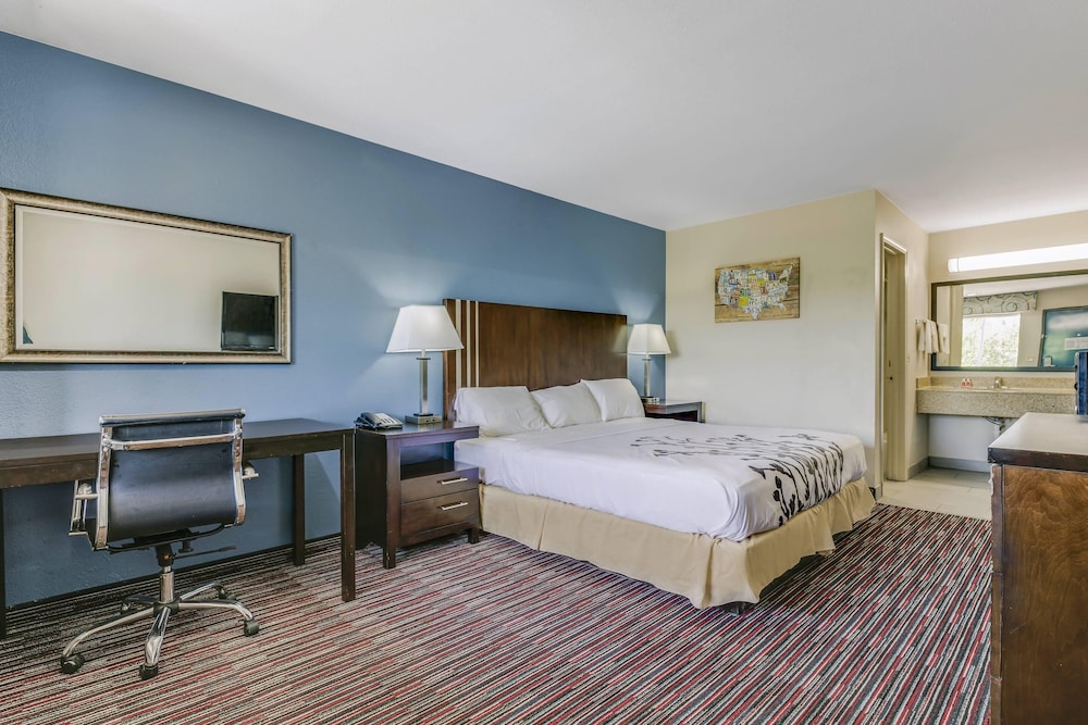 غرفة بسرير كينج لذوي الإعاقة، Econo Lodge Inn & Suites Enid South 5/10