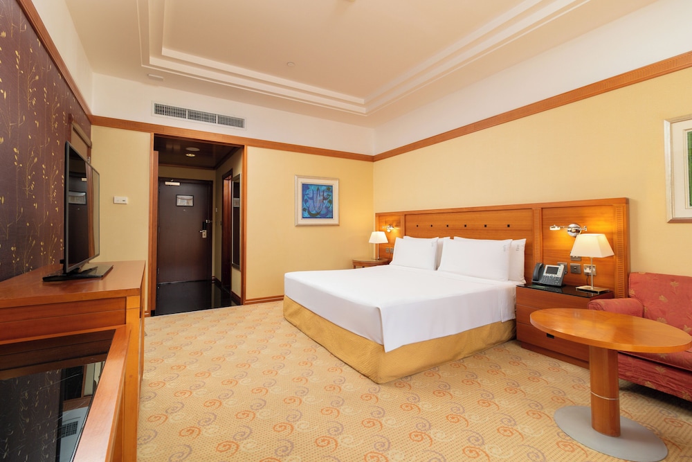 غرفة بريميوم بسرير فردي، Holiday Inn Kuwait 6/10