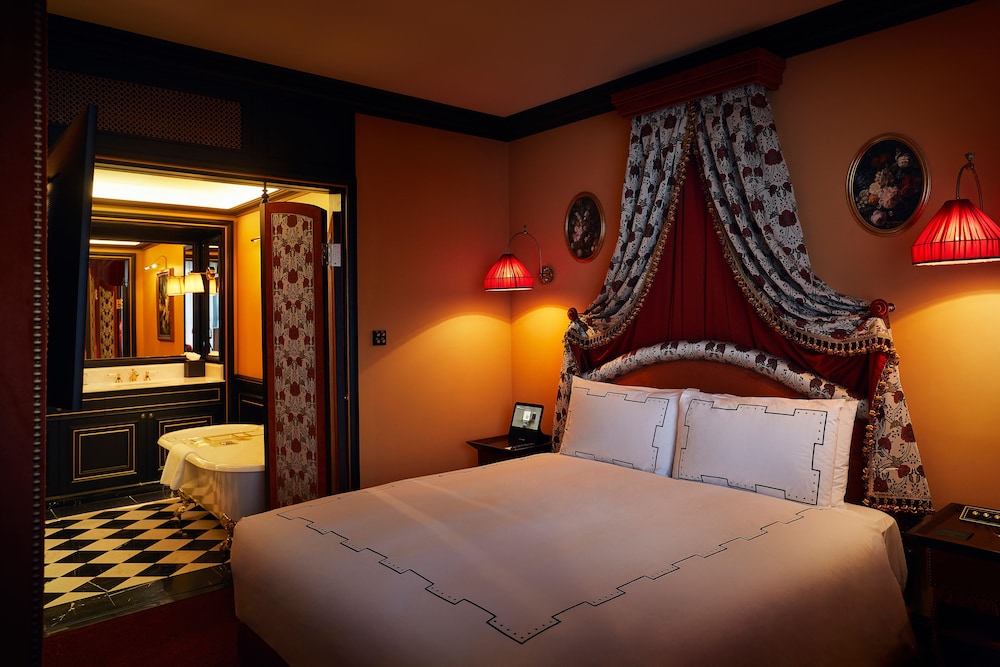 Grand, Secret, Deluxe, King Bed, Club Lounge Access