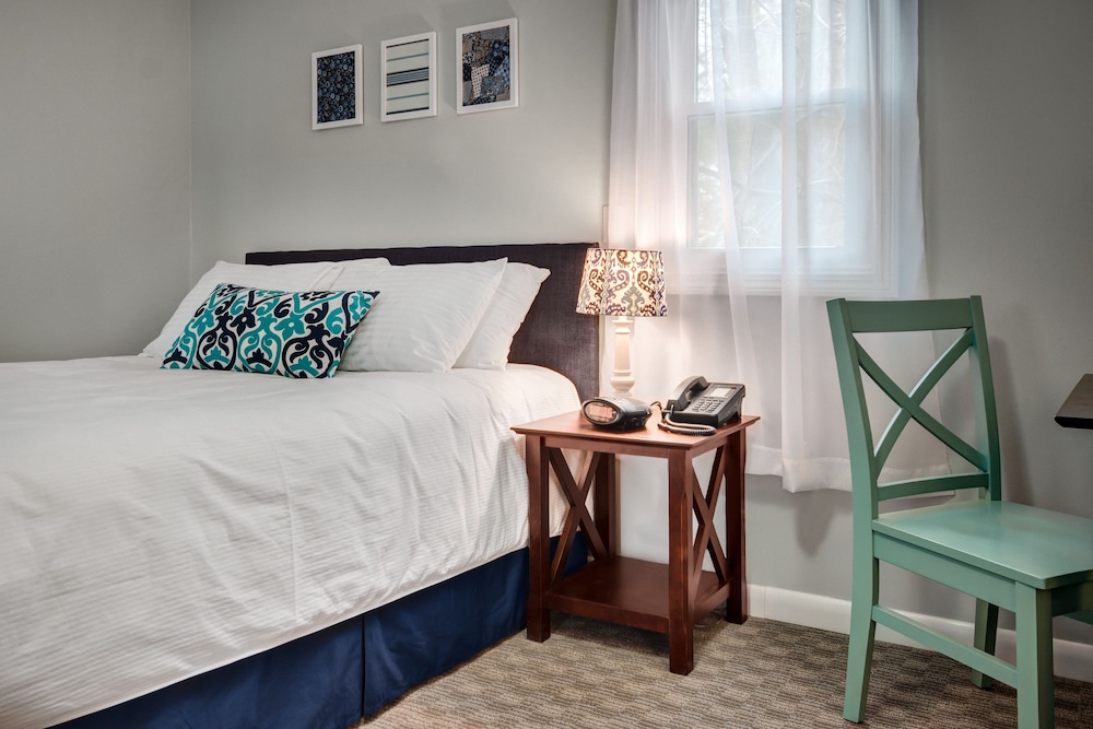 Kittery Inn and Suites 20/38