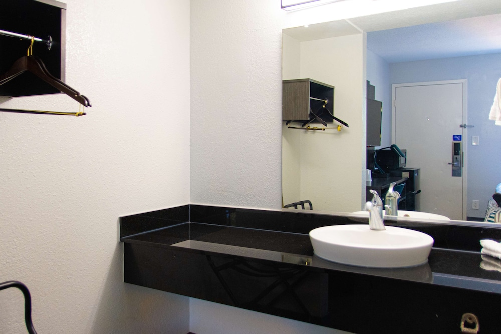 Motel6 Lantana/West Palm Beach, FL 57/60