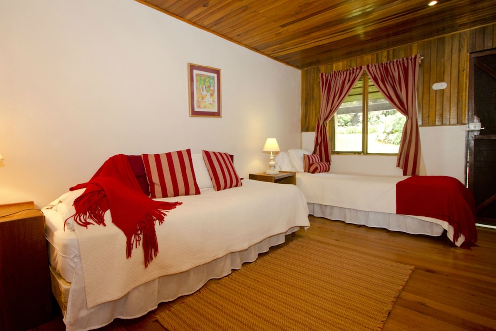 Poas Volcano Lodge 33/71