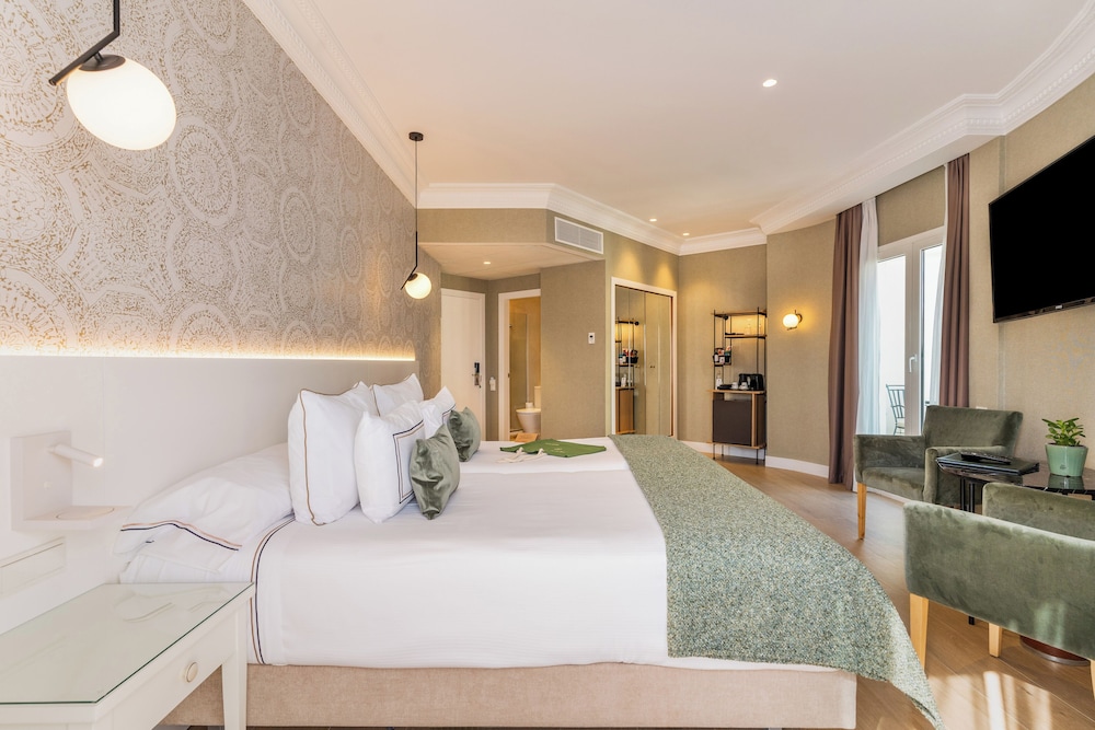 GRAND, PREMIUM, PLAZA VIEW