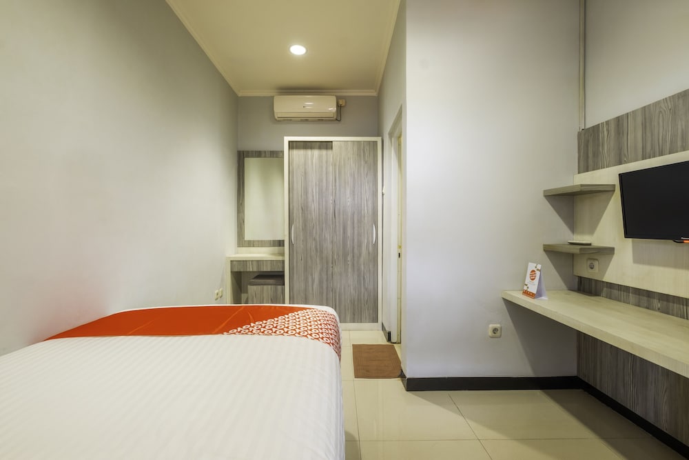 OYO 2405 The Karins Guesthouse 15/24