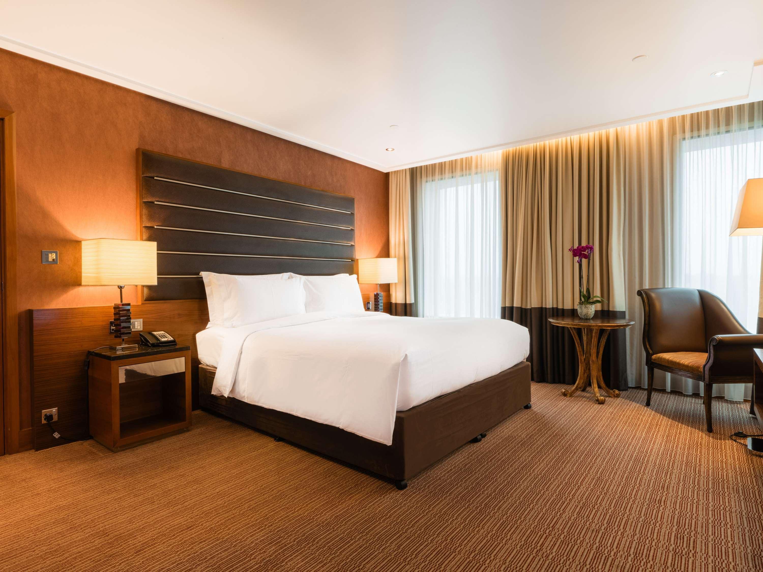 CLUB, LUXURY, KING BED