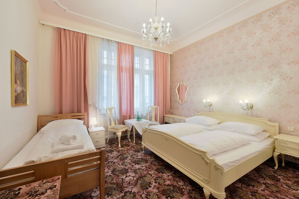 Hotel Pension Baronesse 14/45