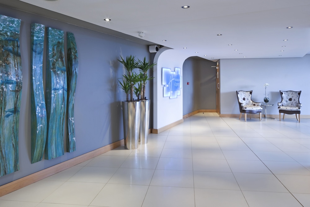 HOLIDAY INN EXPRESS DURBAN - UMHLANGA 14/83