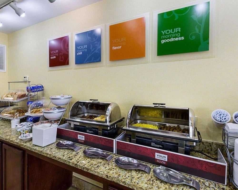 Days Inn and Suites by Wyndham Houston / West Energy Corridor 23/36