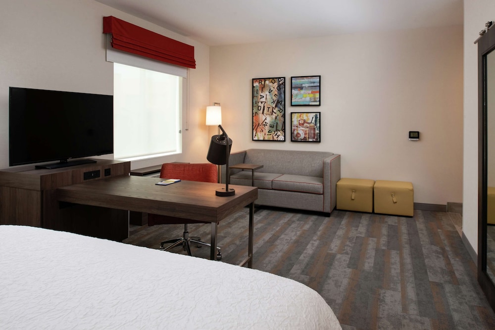Hampton Inn & Suites Buena Park 25/55