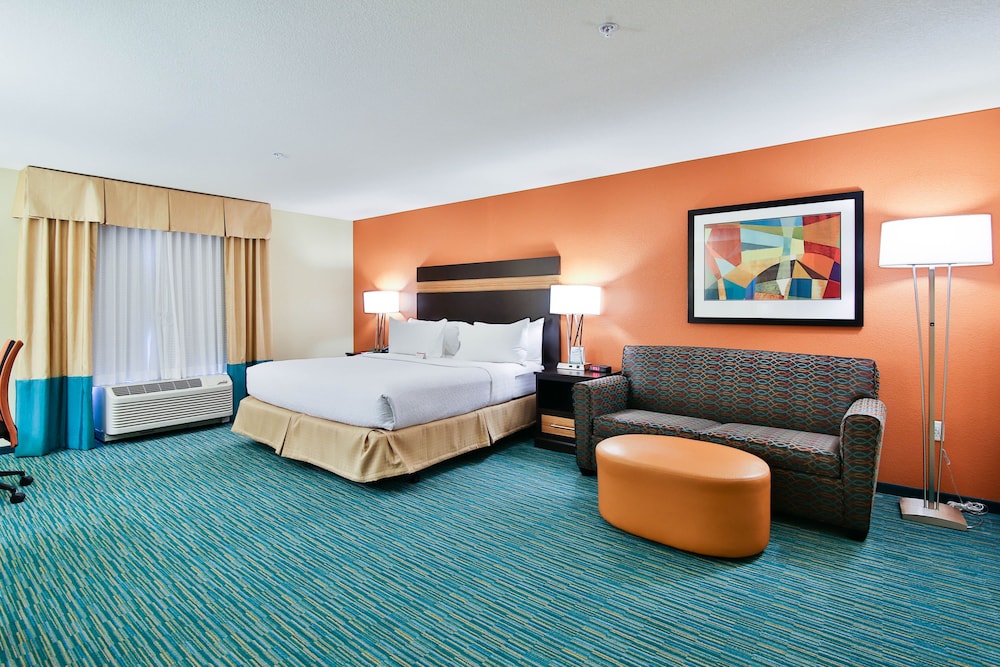 Holiday Inn Bismarck 21/70