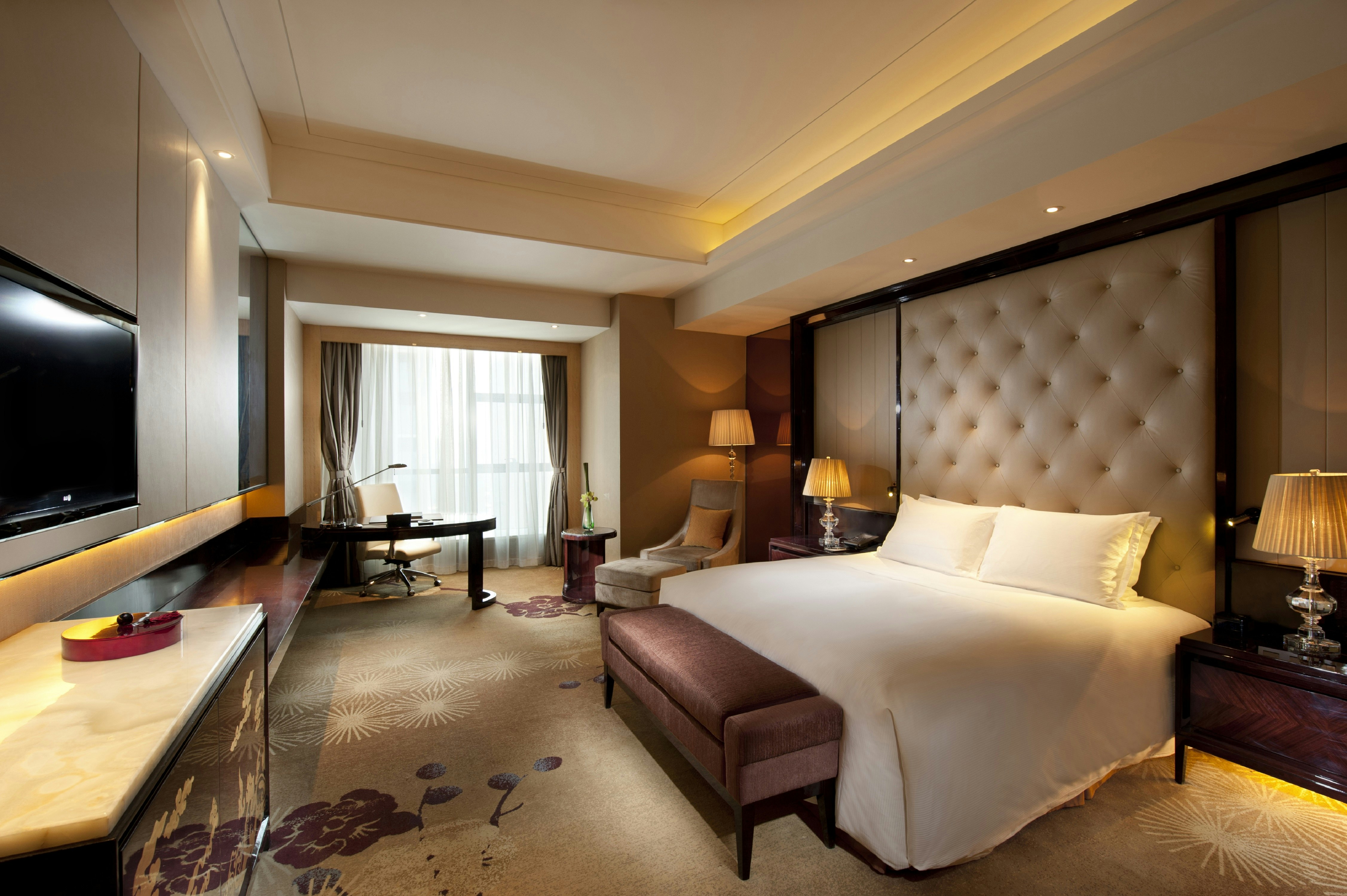 GUEST ROOM, KING BED